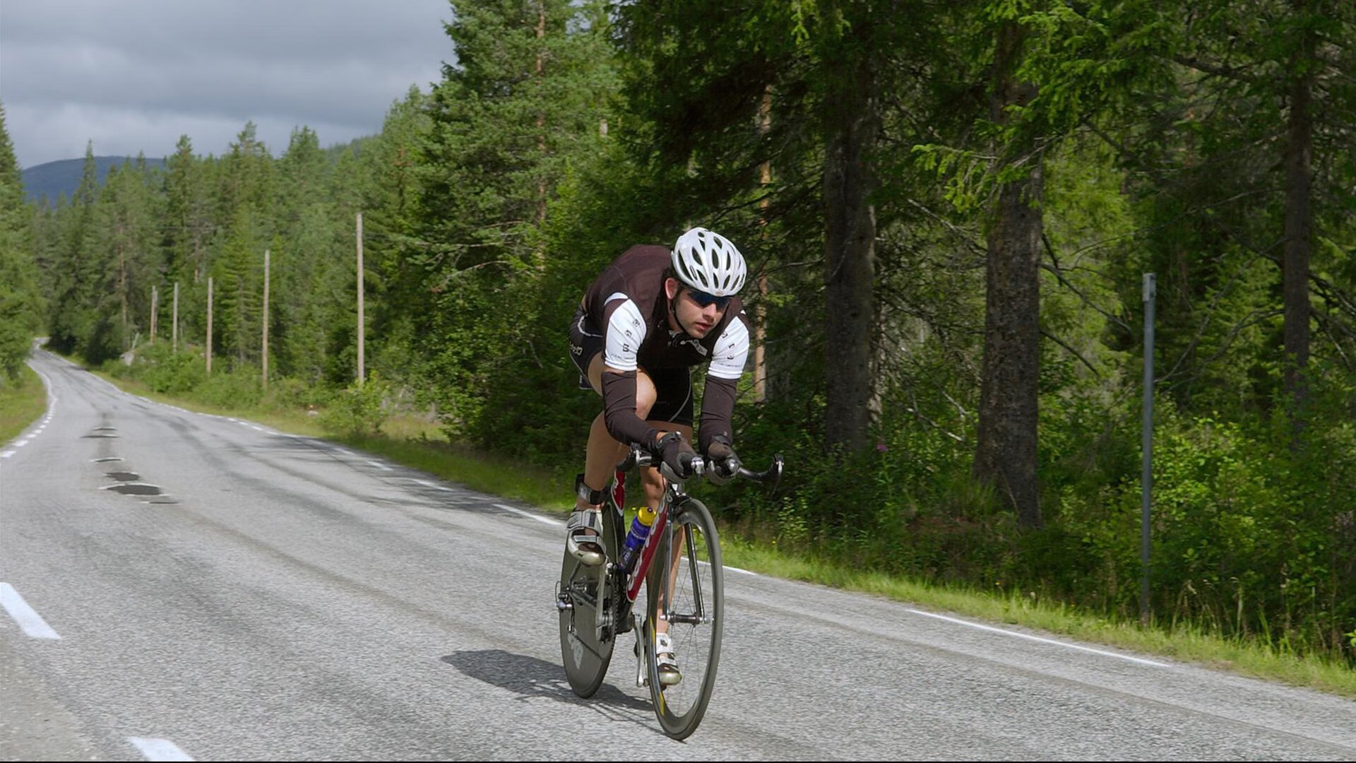 卡塞米罗的赛道狂飙，当足球铁腰在F1终点线前接管比赛