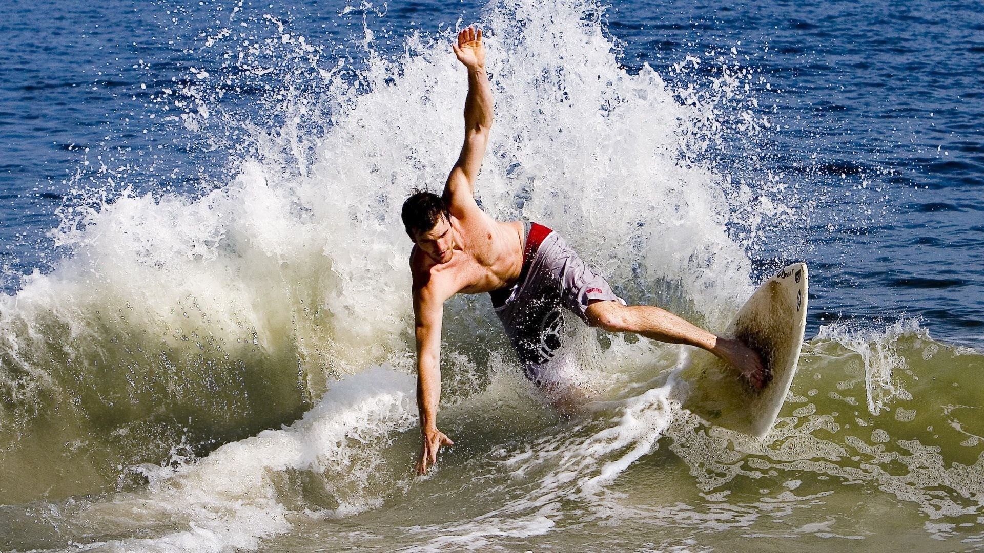 开云体育登录-伦纳德封神夜，当沉默的利刃刺穿麦迪逊的喧嚣