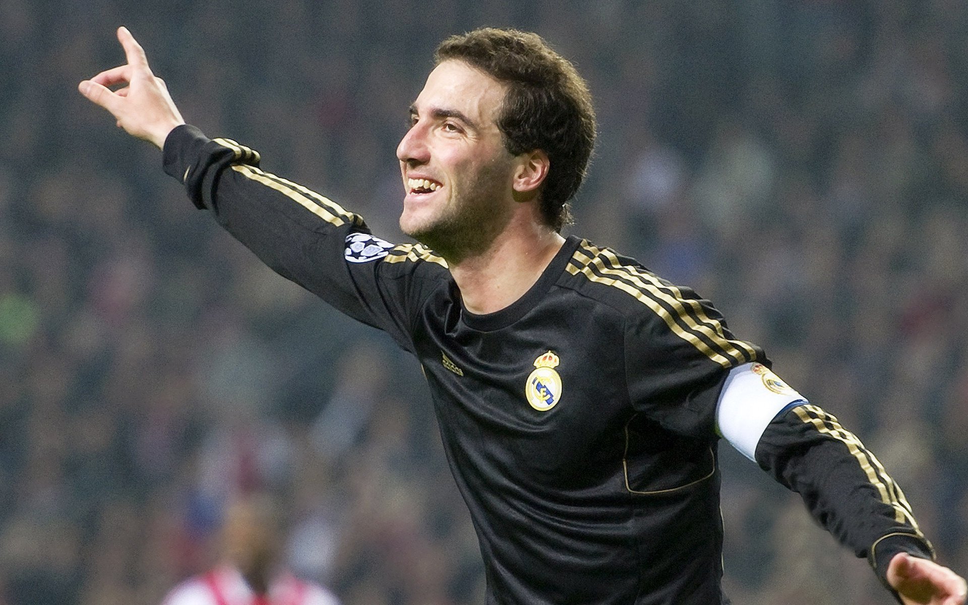 冰岛节奏掌控厄瓜多尔，久保建英如何成为撕裂防线的关键先生